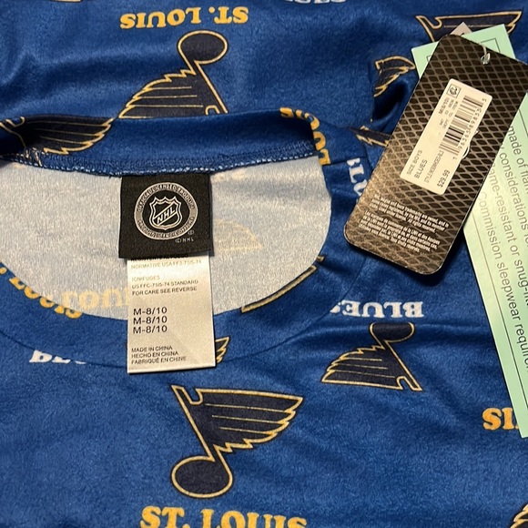 St. Louis Blues NHL 2 piece set pajamas size 8/10, 12-14,16-18 - Picture 4 of 4